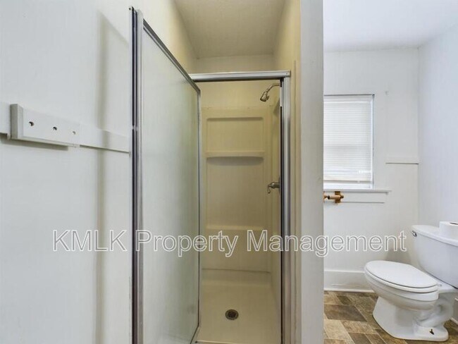 Building Photo - 695 Kling St