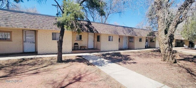 Building Photo - 626 E Hills Rd