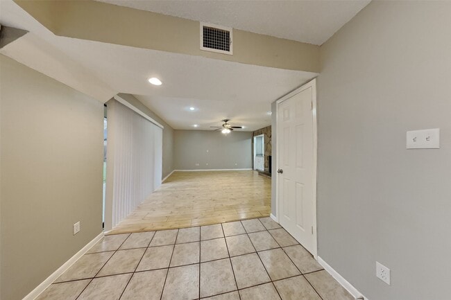 Building Photo - 542 Enchanted Hollow Dr