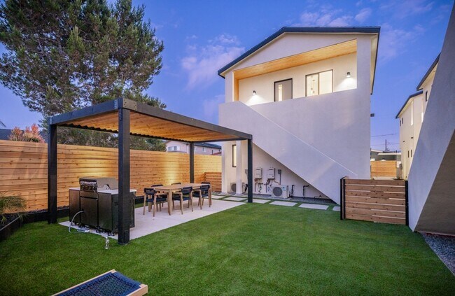 Building Photo - ? Modern Clairemont Living — Available Now! LEASE SPECIAL - UP TO 4 WEEKS FREE! ?