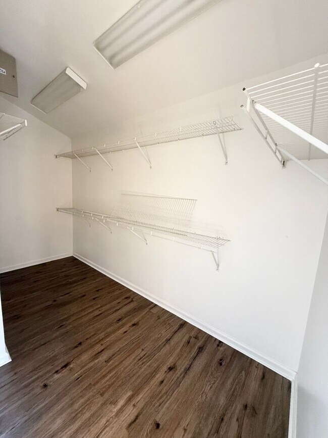 Building Photo - Beautifully Updated 4-Bedroom Home with Po...