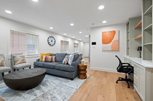 Building Photo - 6501 Ravendale Ln