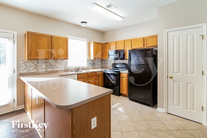 Building Photo - 216 Pimpernel St