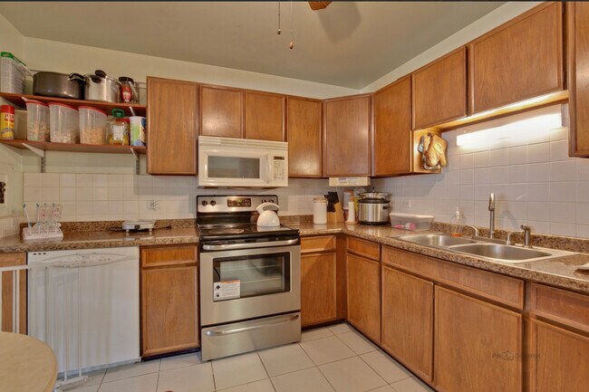 Building Photo - 205 N Ridge Ave