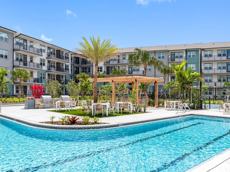 Building Photo - Amberlin Wiregrass Ranch 55+ Active Adult