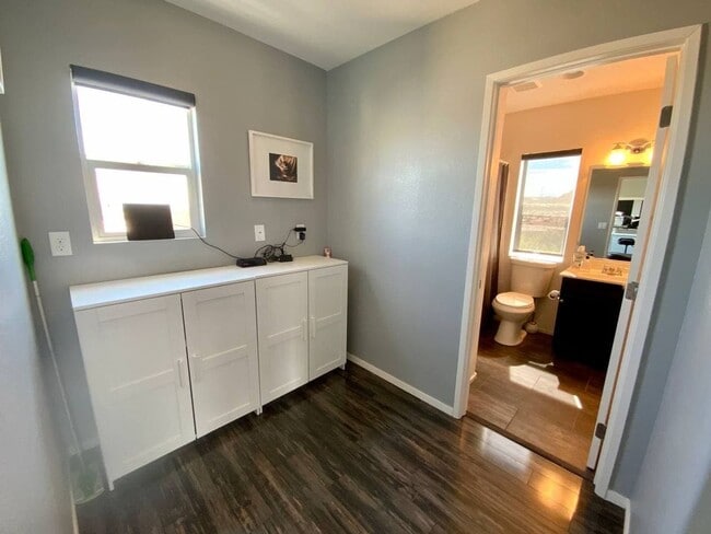 Building Photo - UNIQUE MODERN 3 STORY, 2BED, 3BATH WITH A ROOFTOP DECK!