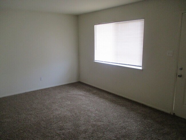 Building Photo - NICE DUPLEX NEAR EASTERN  MARCONI