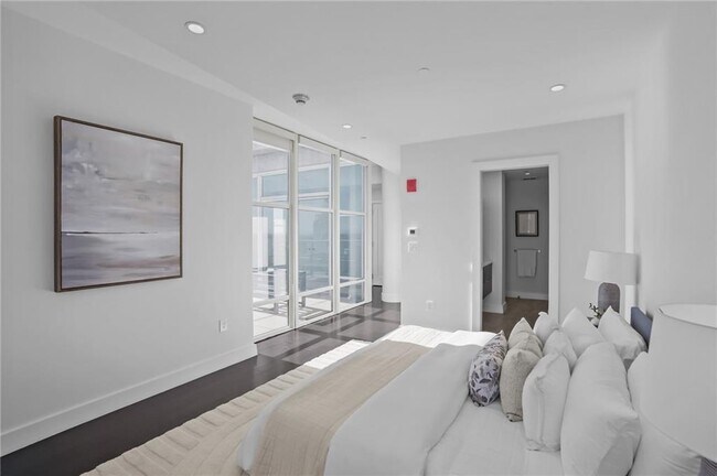 Building Photo - 1 W Exchange St