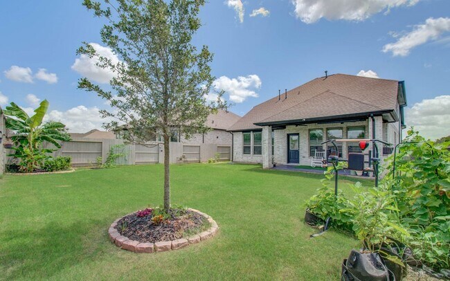 Building Photo - 4722 Crest Hill Dr