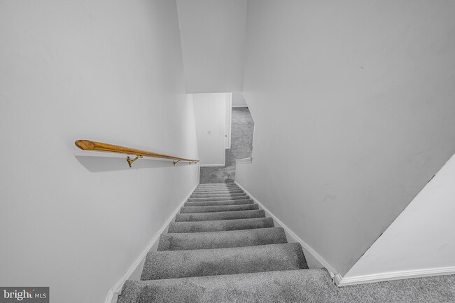 Building Photo - 609 W 9th St