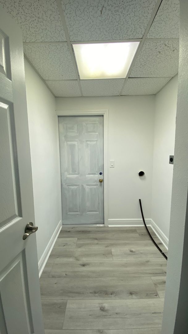 Building Photo - Beautifully Renovated 3/2 Villa in West Br...