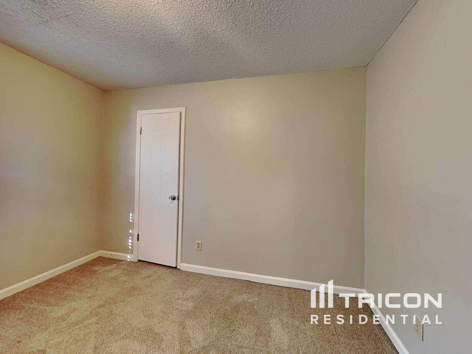 Building Photo - 389 Hillridge Dr