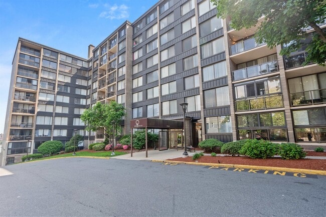 Building Photo - 9060 Palisade Ave