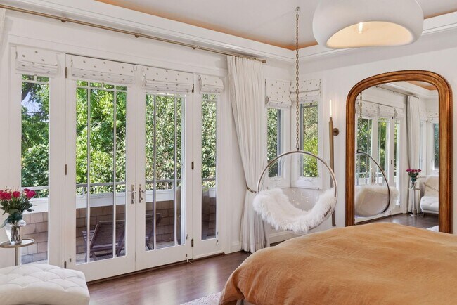 Building Photo - Beautifully Appointed 7-Bedroom Home with Lush Garden Setting in Palo Alto