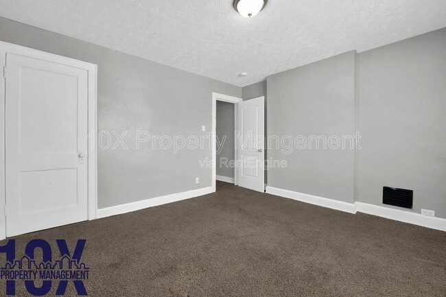 Building Photo - 1097 E 21st Ave