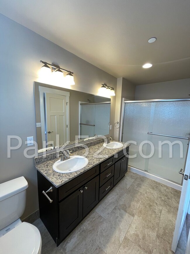 Building Photo - 3 Bedroom Townhouse in Olympia