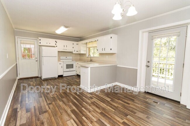 Building Photo - 730 Roberta Dr