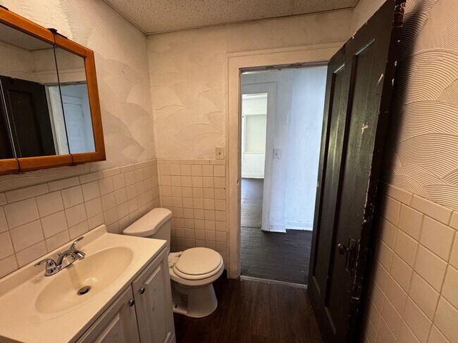 Building Photo - 12633 Edmonton Ave