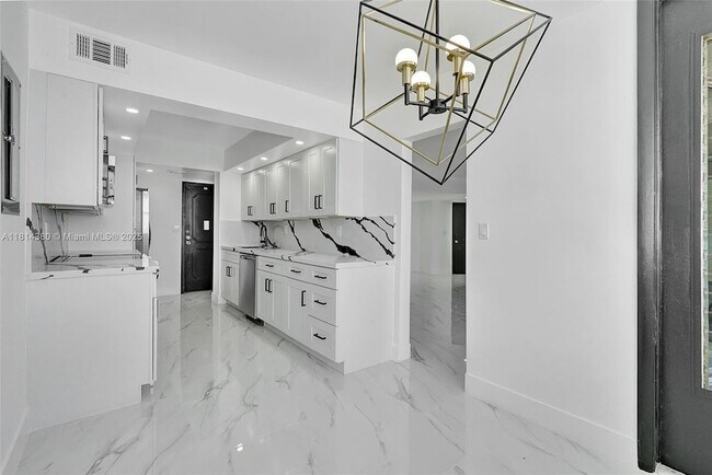 Building Photo - 100 Golden Isles Dr