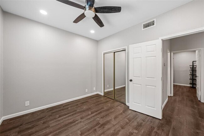 Building Photo - 2414 Longview St