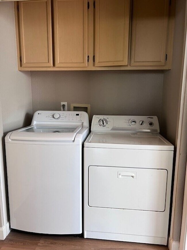 Building Photo - Beautifully updated condo in gated community. Sparkling pool. Stainless steel appliances and lami...