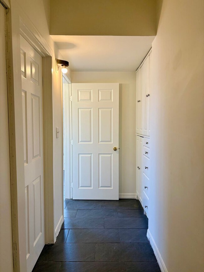 Building Photo - 2130 W 29th Pl