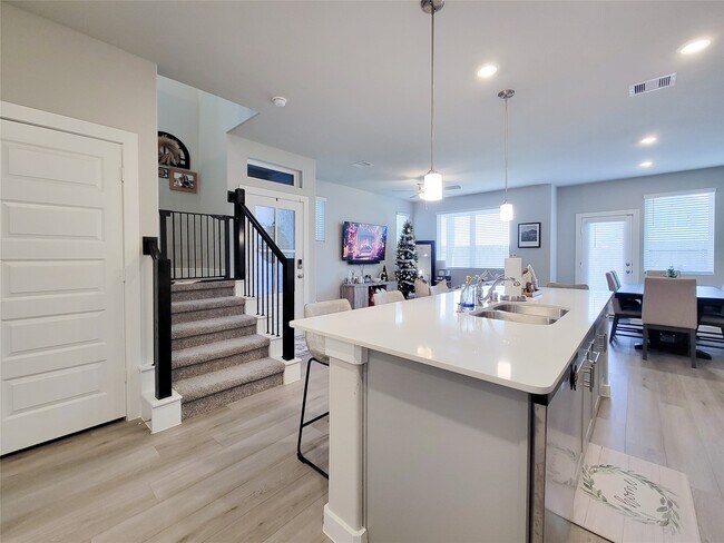 Building Photo - 710 Seafoam Ln