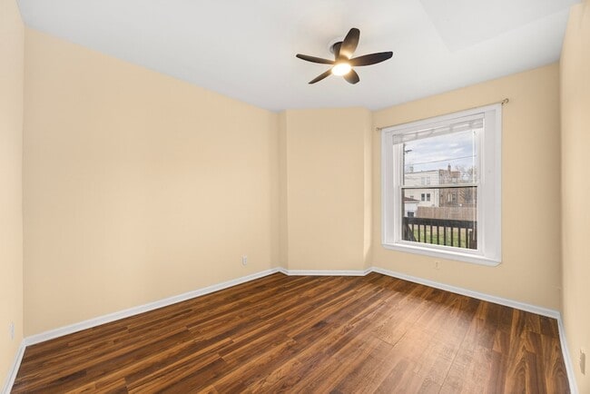 Building Photo - 6649 S Rhodes Ave