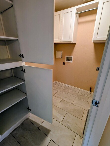 Lundry Room - 1073 Miss Bev Ave