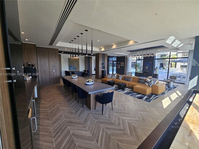 Building Photo - 1650 NE 124th St