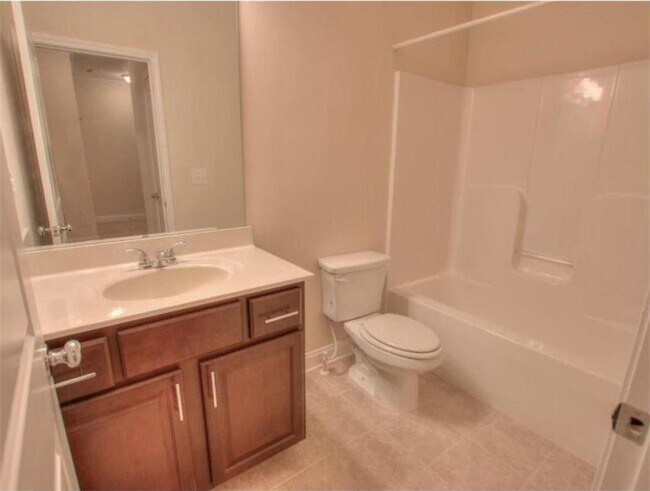 Building Photo - 2415 Tenor Ln