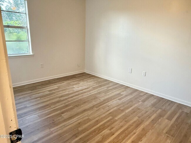 Building Photo - 506 N 11th St