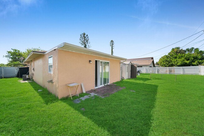 Building Photo - 517 SE 23rd Pl