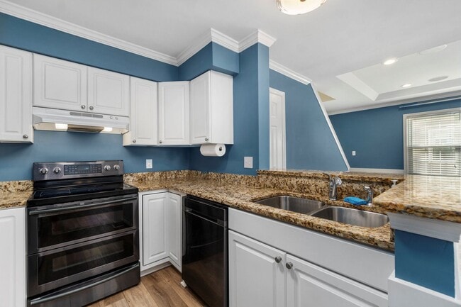 Building Photo - Yorktown Living