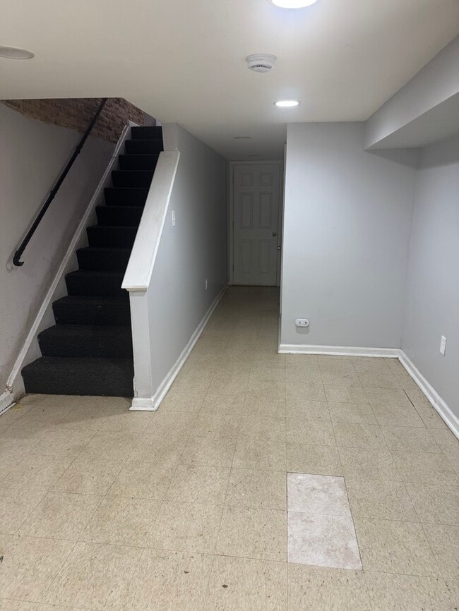 Building Photo - 2 bedrooms 2 bathrooms