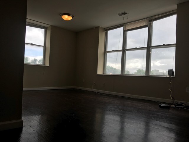 Building Photo - 5500 Pershing Ave