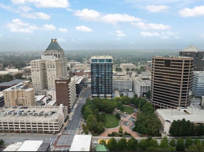 Building Photo - Centerpointe- Urban luxury living!!