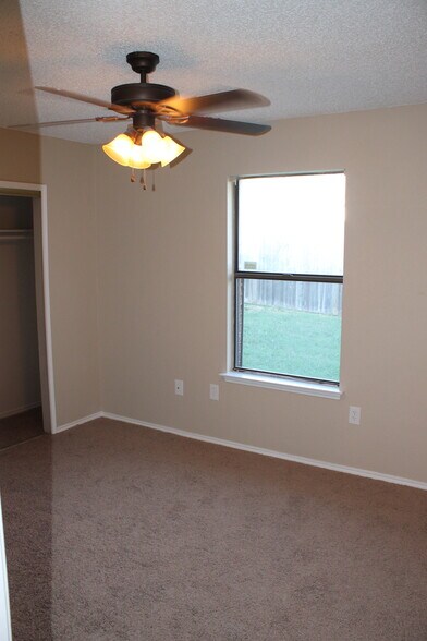 Building Photo - 717 Cross Ridge Circle North