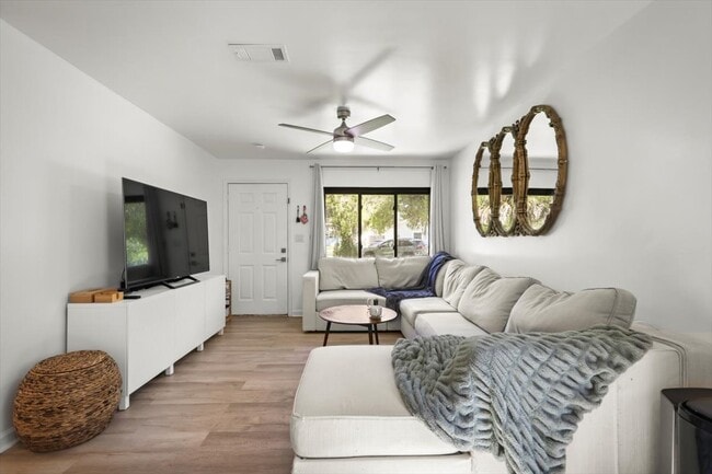 Building Photo - 3506 Claridge Rd E