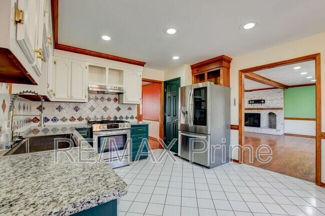 Building Photo - 412 Saddle Ct