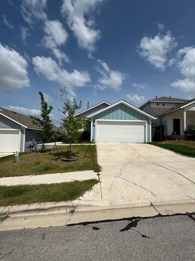 Building Photo - 2 BR/2BA | Single Family Home | 1-Car Garage Parking | Fenced backyard  In Austin!