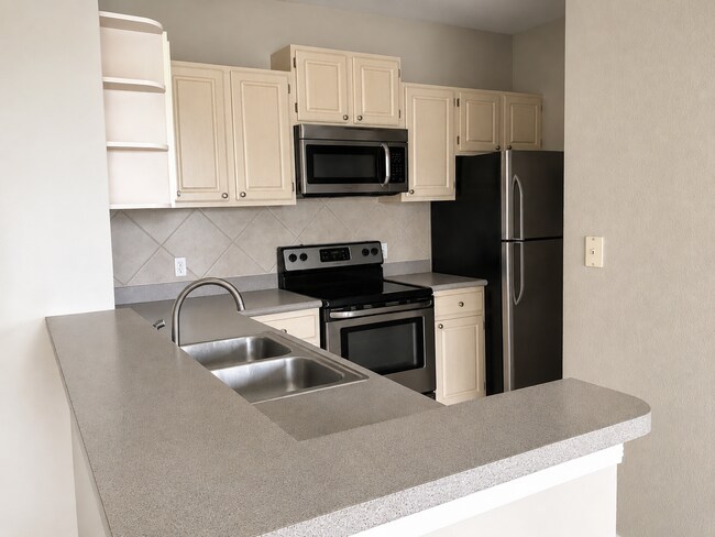 Building Photo - 1420 Lake Shadow Cir