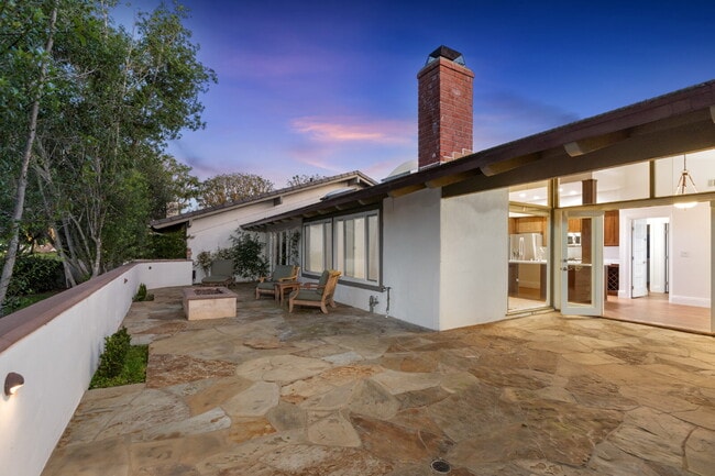 Building Photo - Gorgeous Fully Remodeled Home in The Bluffs Extra Large Patio