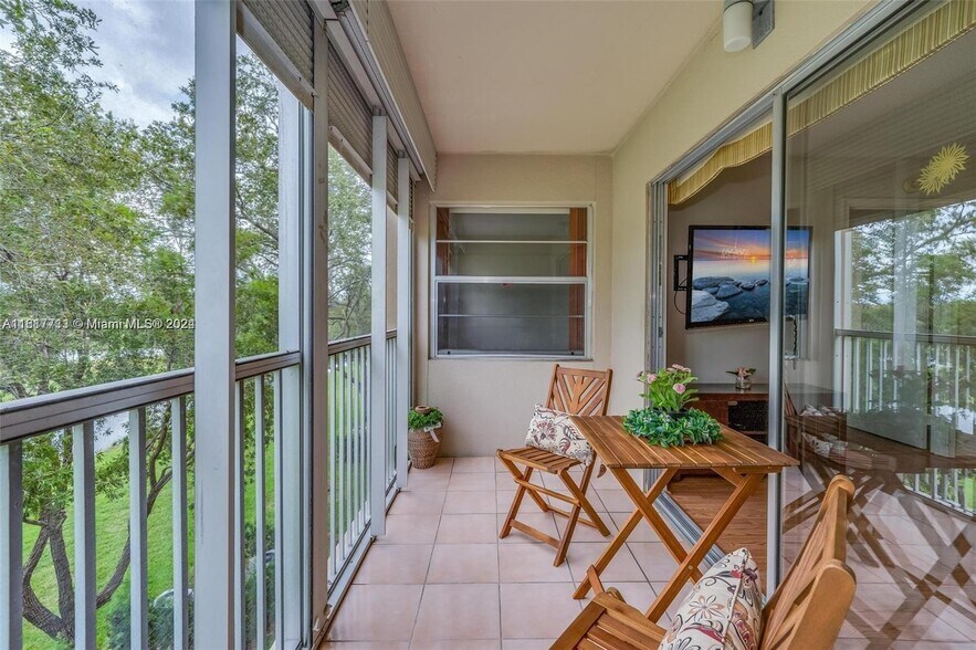 Building Photo - 1151 SW 128th Ter