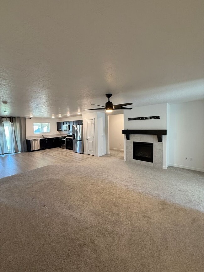 Building Photo - Half Off First Months Rent!- Unfurnished H...