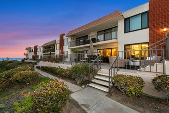 Building Photo - short term rental in the loop