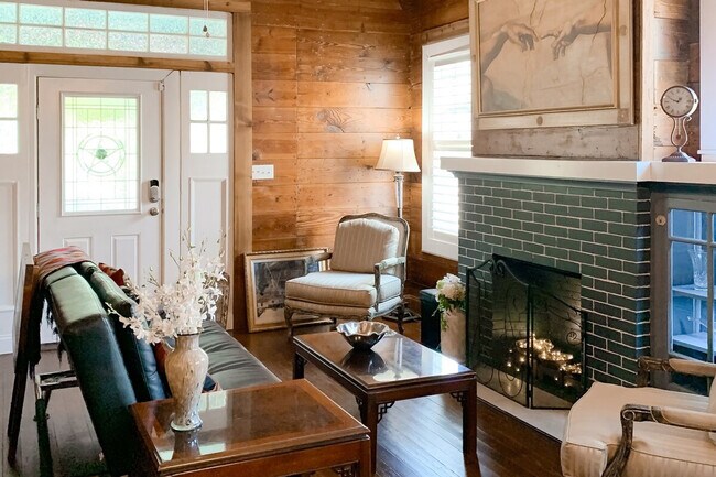 Building Photo - 1219 N 16th St