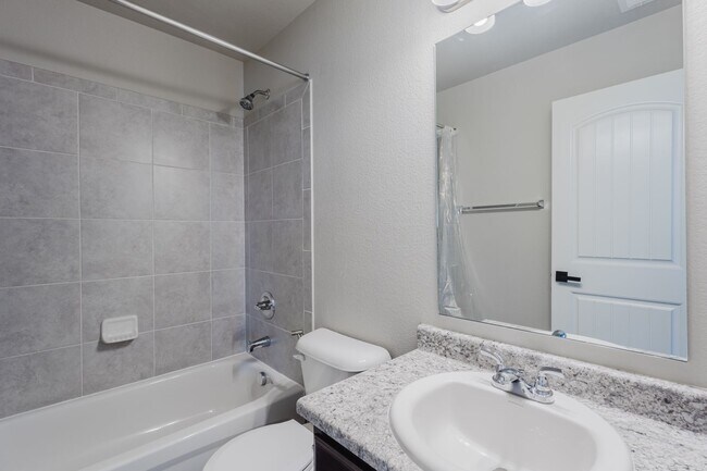 Building Photo - Beautiful 3-Bedroom Home in Ventana | Pool Community Near Fort Carson