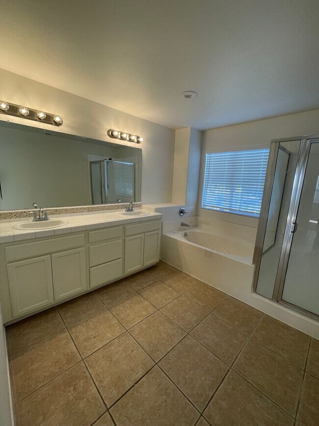 Building Photo - Newly Remodeled Home