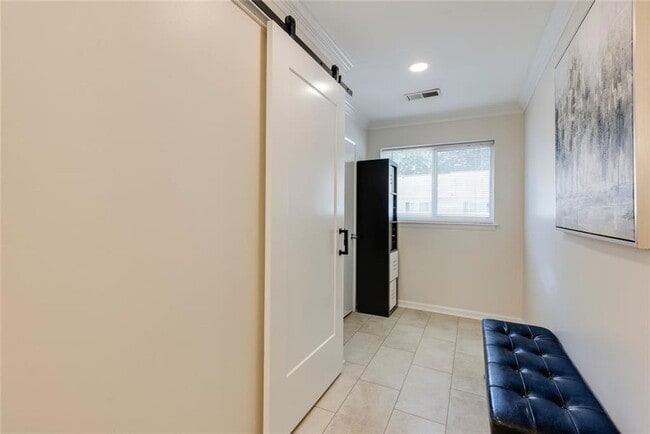 Building Photo - 7090 Stonington Dr NE